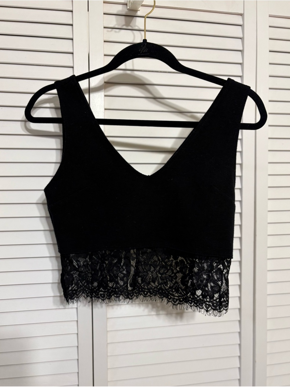 Forever 21 Black Lace-Trim Cropped V-Neck Tank